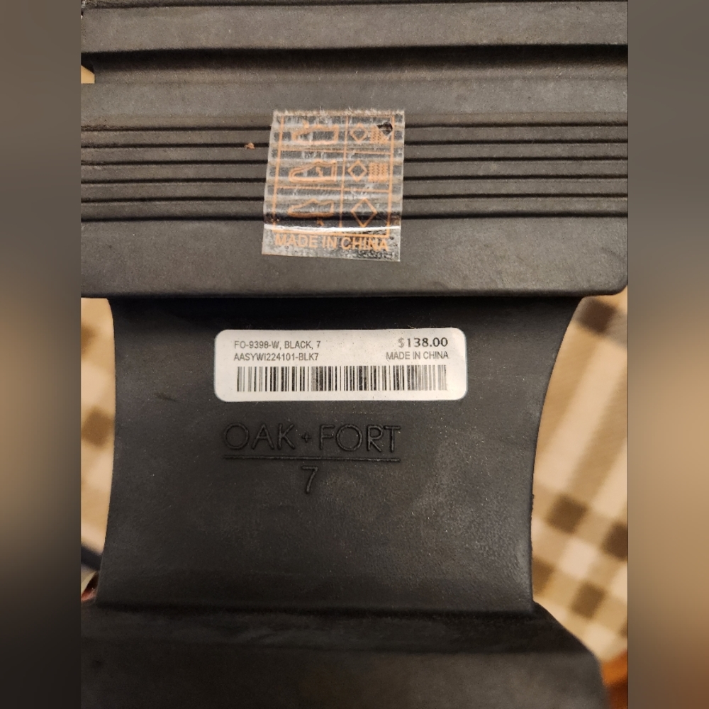 Oak & Fort Black Leather Bootie. - Picture 4 of 8